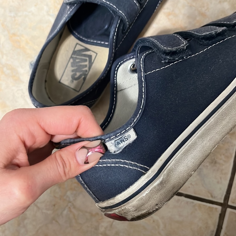 Vans - Picture 5 of 7